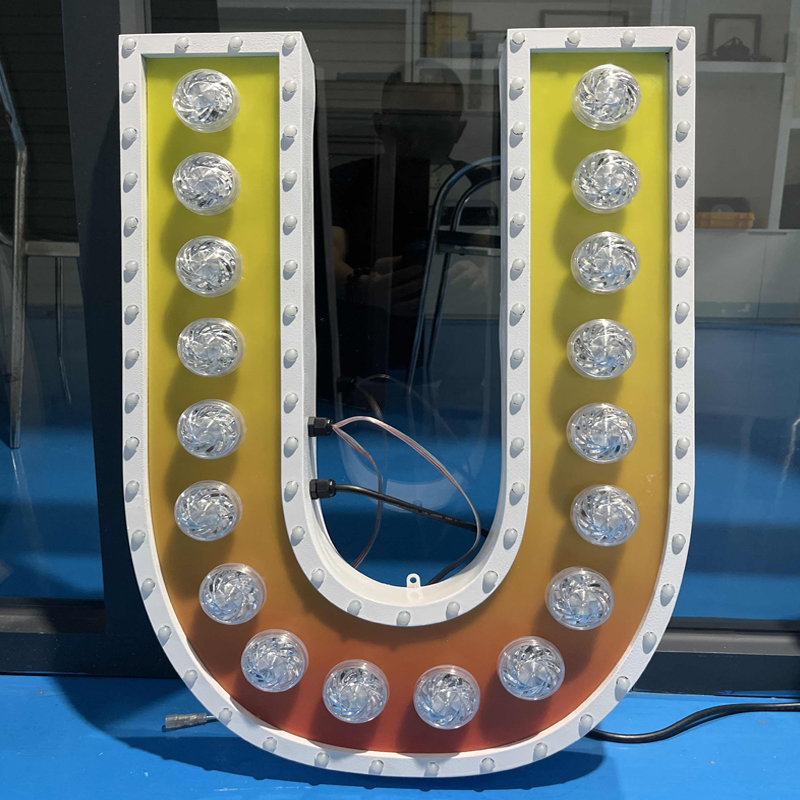 为何游乐场合常用金属LED发光字标识装饰？？？？